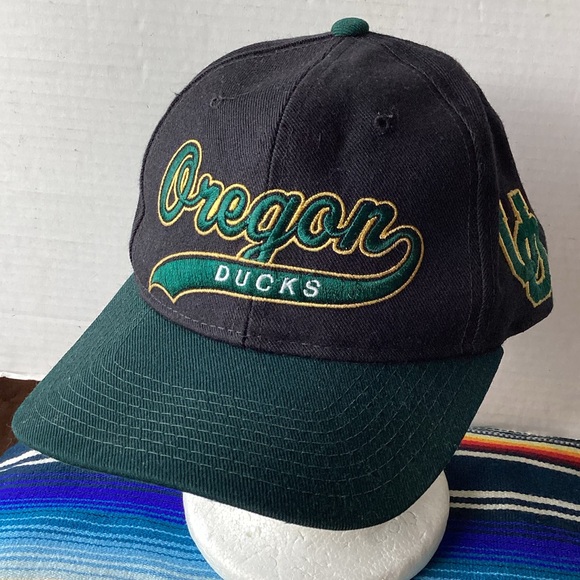 STARTER Other - Vintage Starter University of Oregon SnapBack script Hat 80% wool the natural